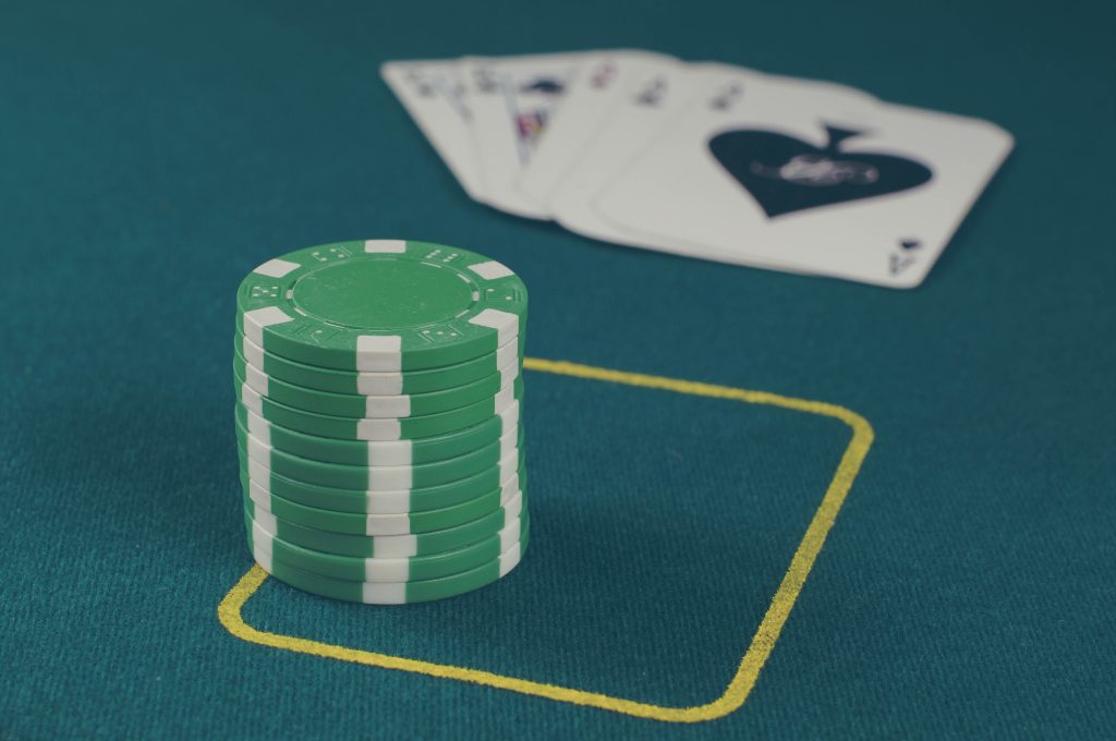 Learn from a poker tutorial and increase your winnings